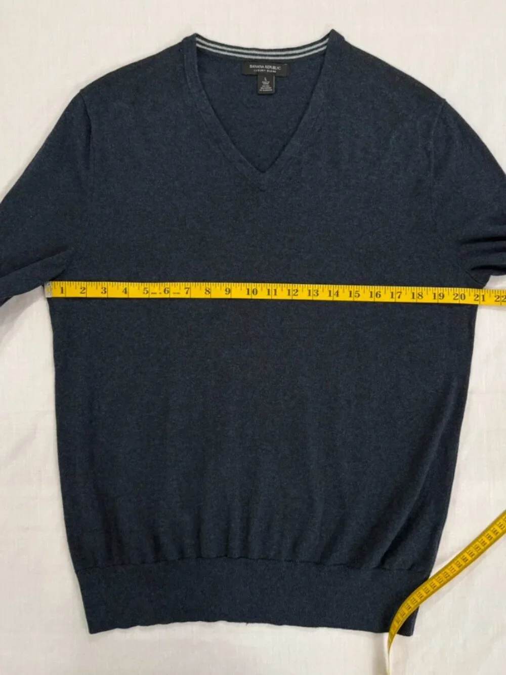 Banana Republic Luxury Blend Men's L V-Neck Sweater Silk Cashmere Navy Blue